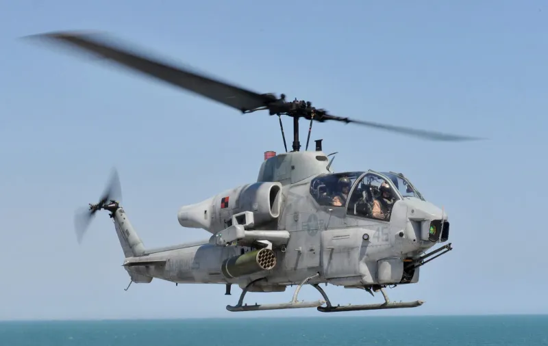 Bell AH-1W Super Cobra, view 1
