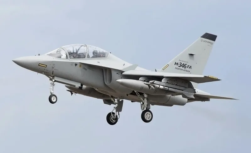 Leonardo M-346 Master, view 1